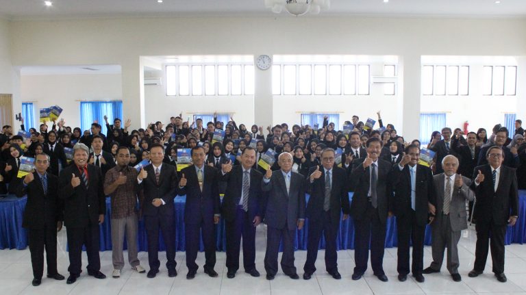 Unwidha Kukuhkan 156 Lulusan PPG Prajabatan Gelombang-2 Tahun 2024 sebagai Guru Profesional